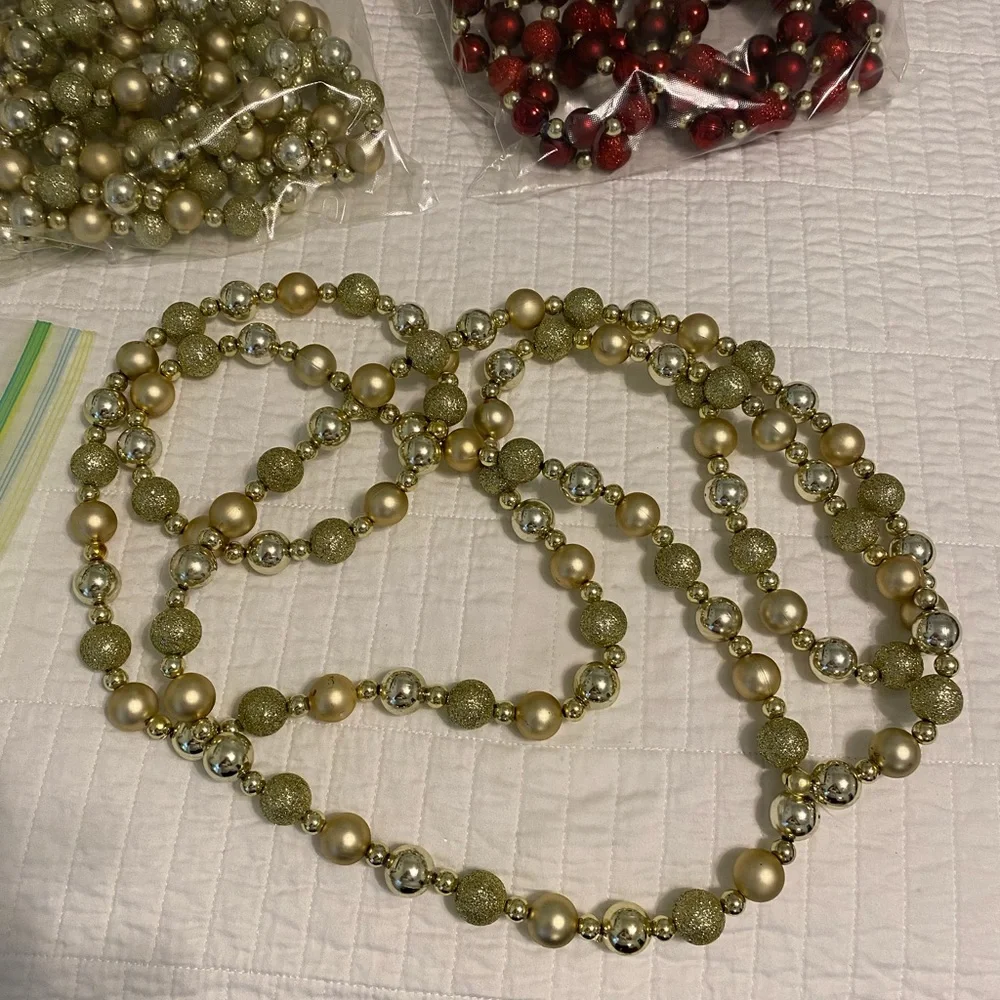 Christmas tree trimming garland